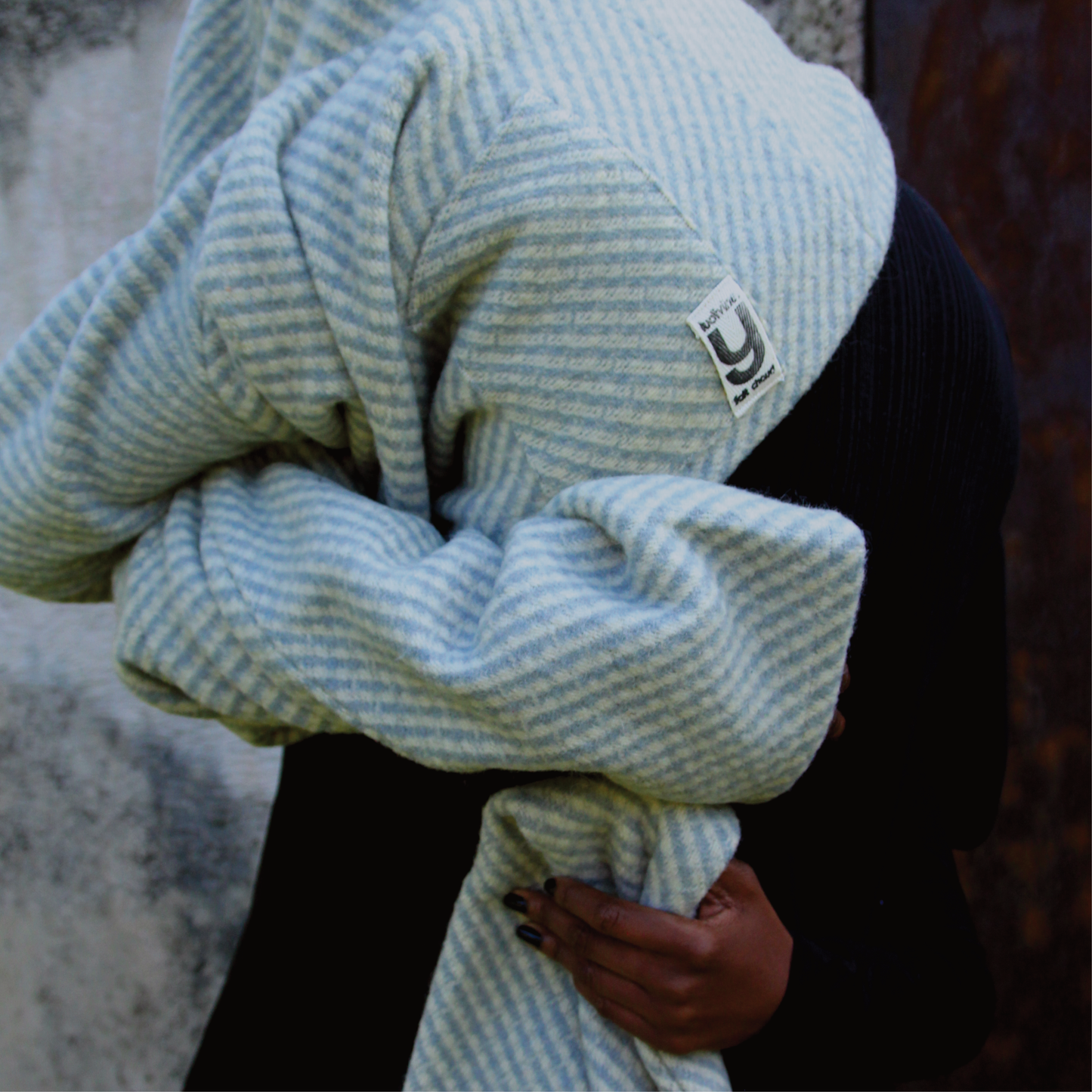 MANTEAU-PULL & ÉCHARPE - RADIATEUR