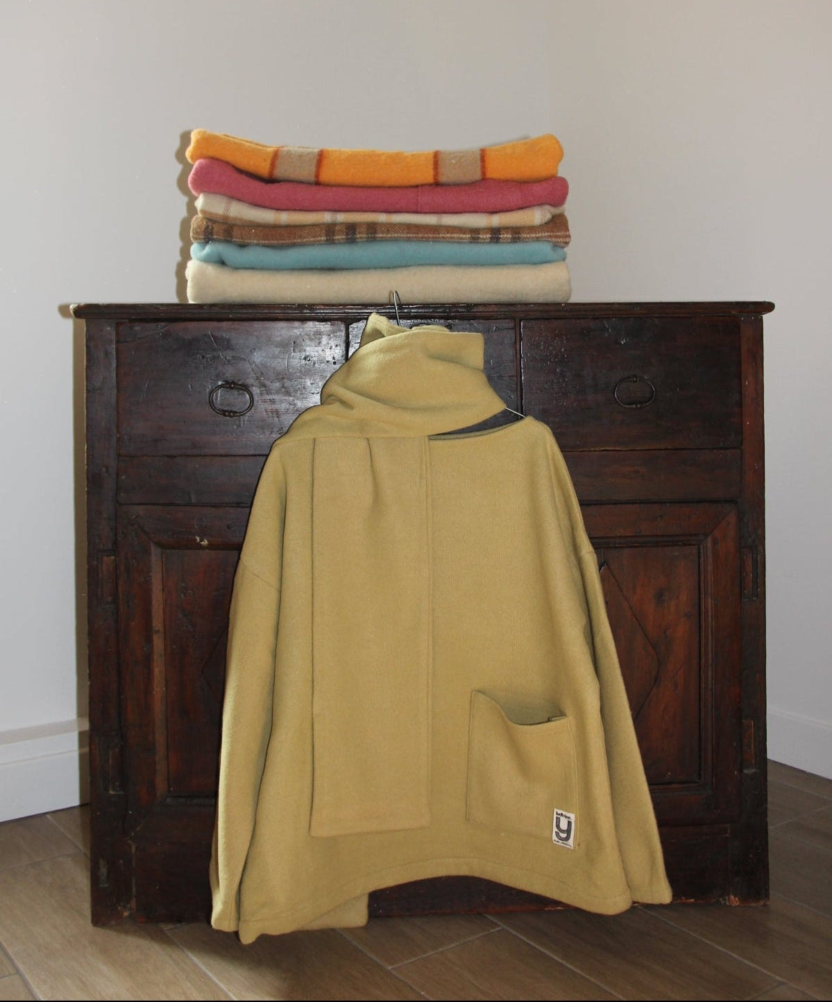 MANTEAU-PULL & ÉCHARPE - OLIVE