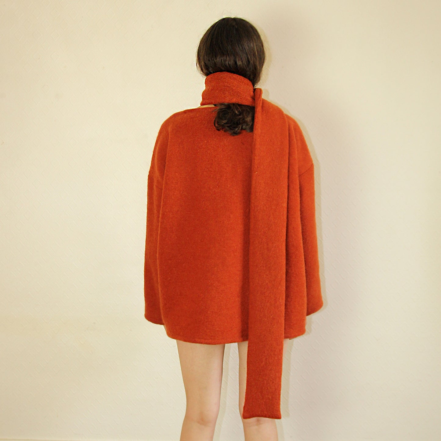 PULL AVEC ÉCHARPE ORANGE