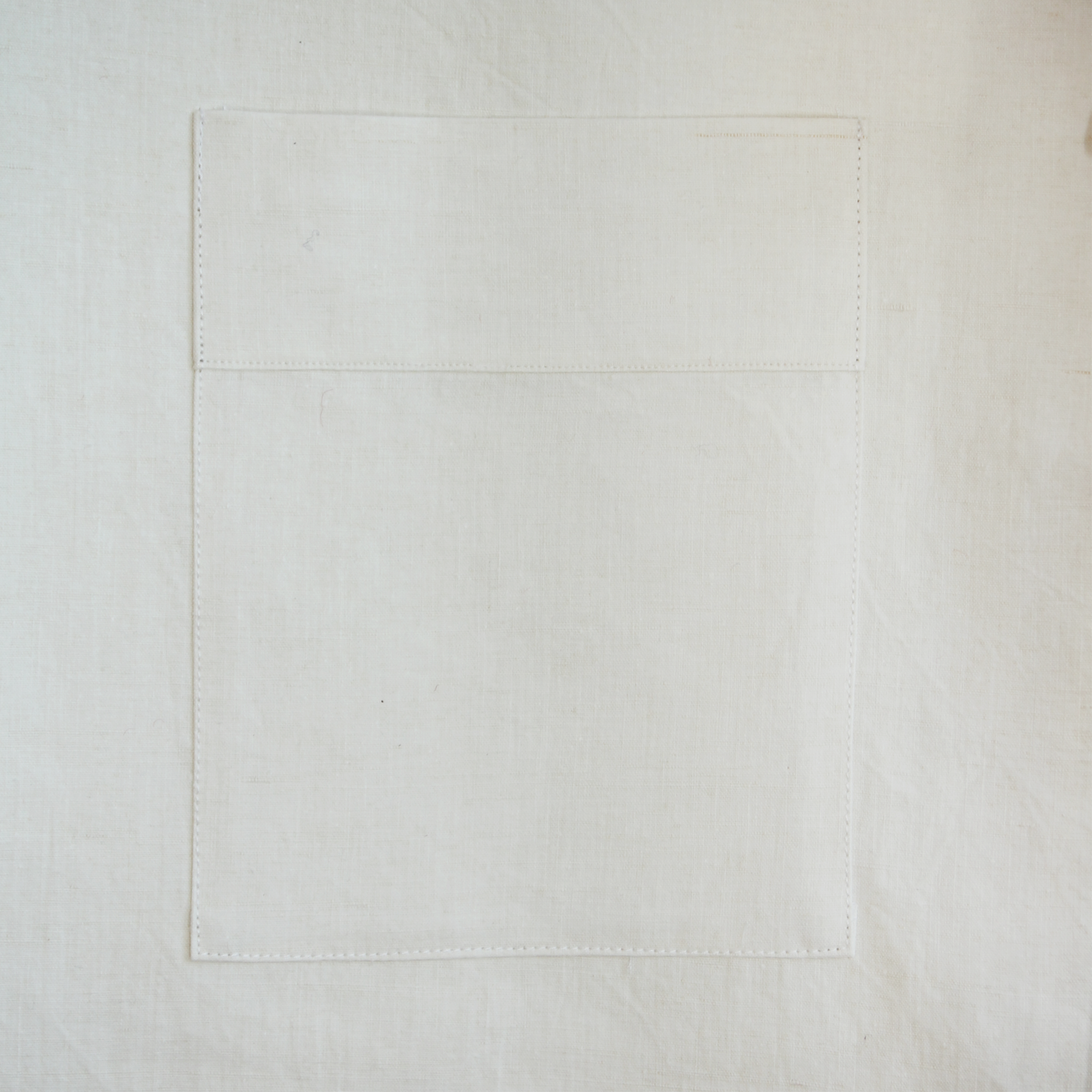 TABLIER EN LIN BLANC